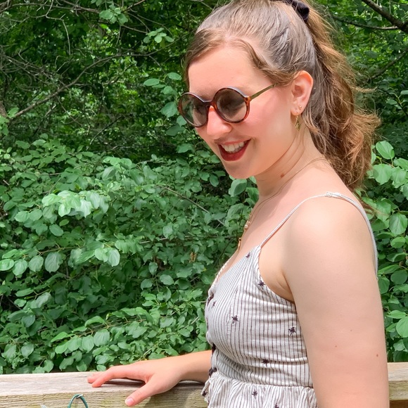 Meet your Posher, Sarah - Picture 2 of 4